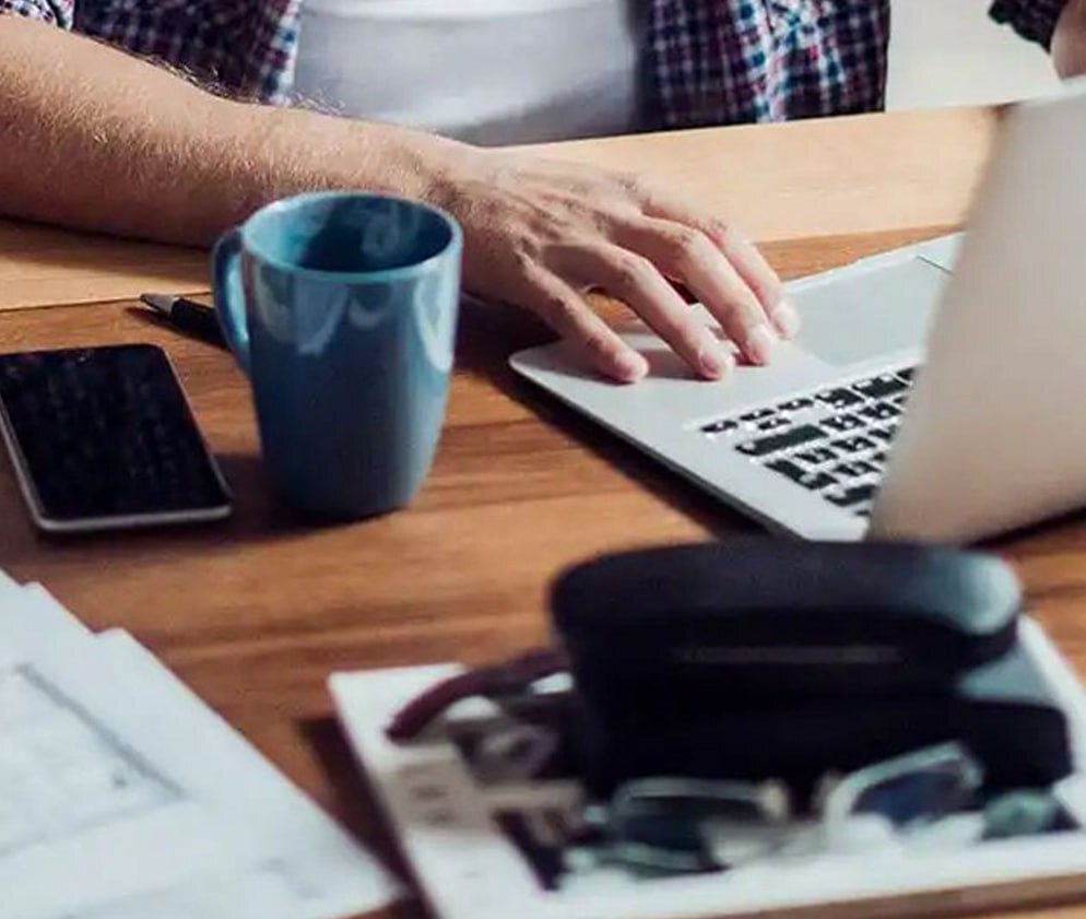 کارکردن با لپ تاپ کارکردن با لپ تاپ