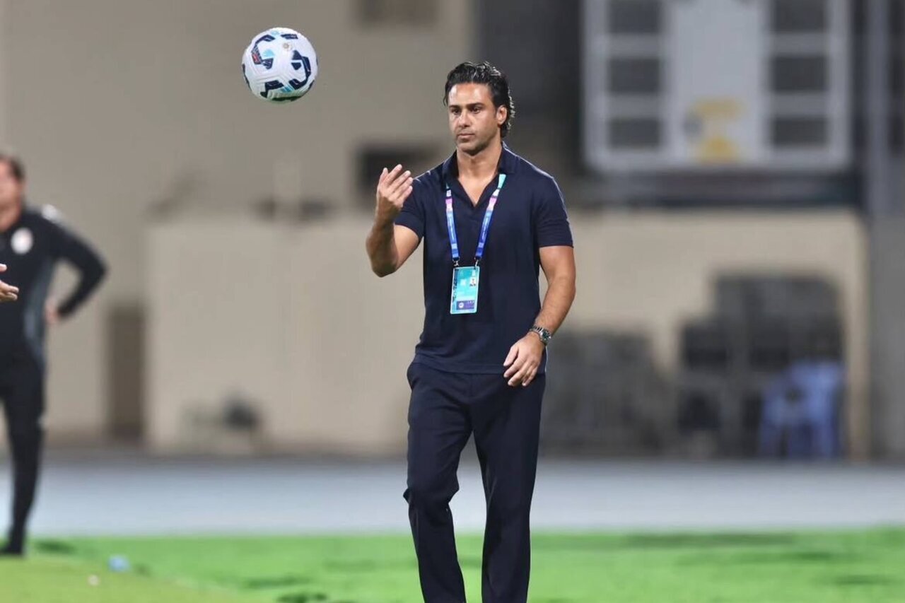 فرهاد مجیدی با توپ