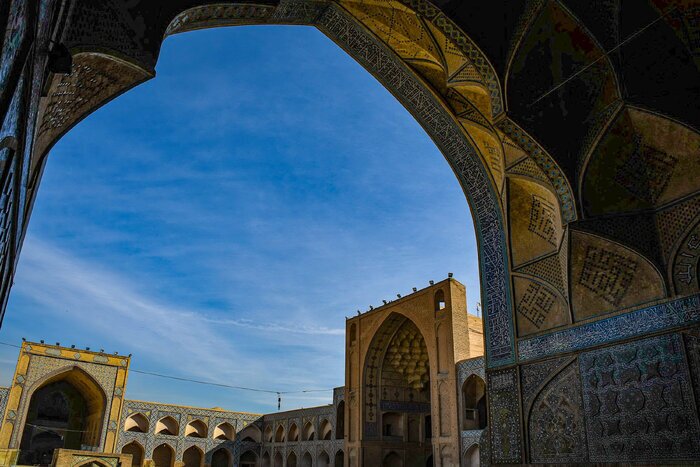 عبور مترو از جوار مسجد جامع عبور مترو از جوار مسجد جامع