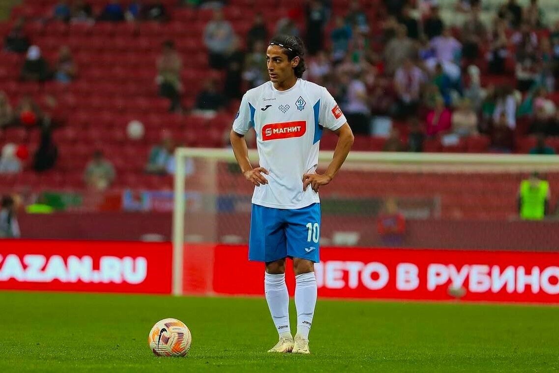 محمدجواد حسین‌نژاد در انتظار زدن توپ