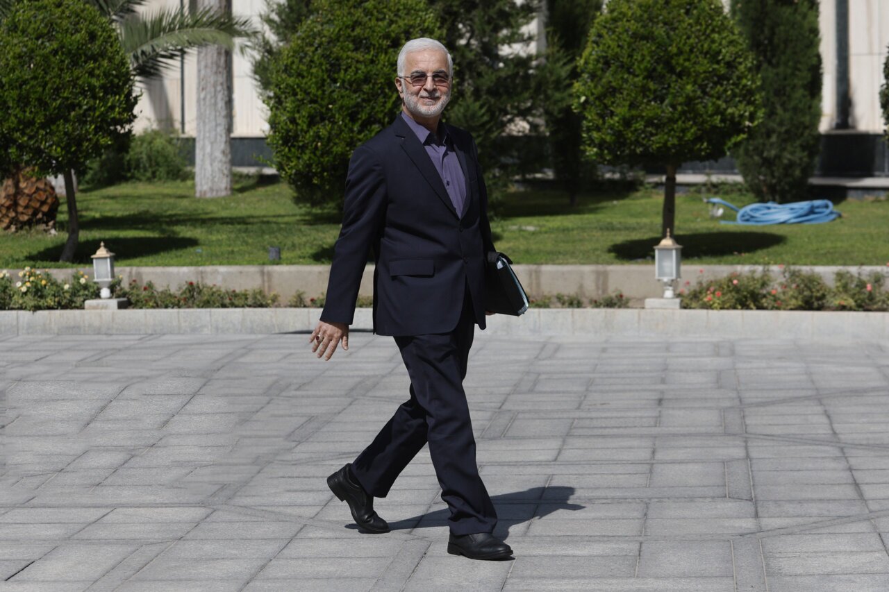 اسکندر مومنی