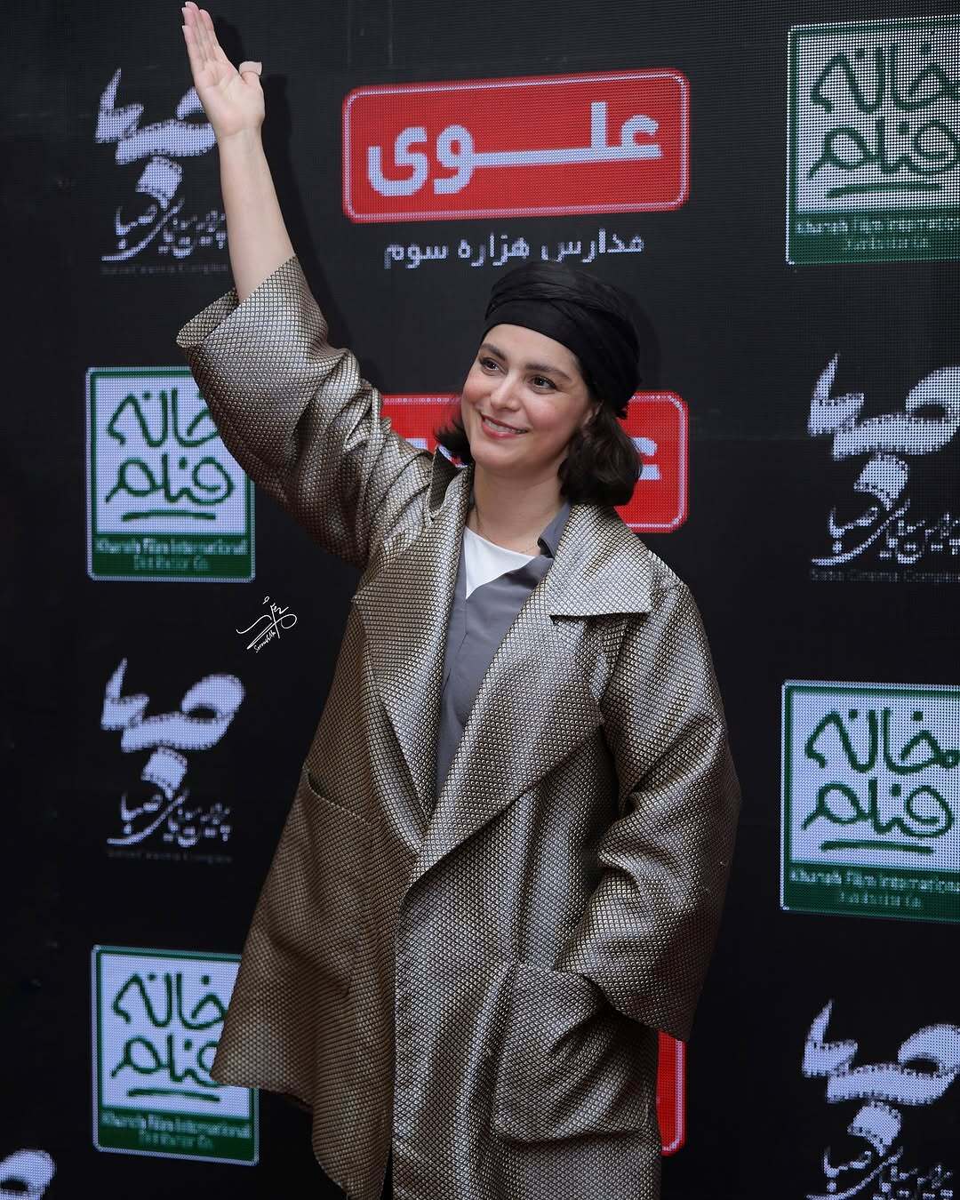 غزل شاکری با کت پوست ماری