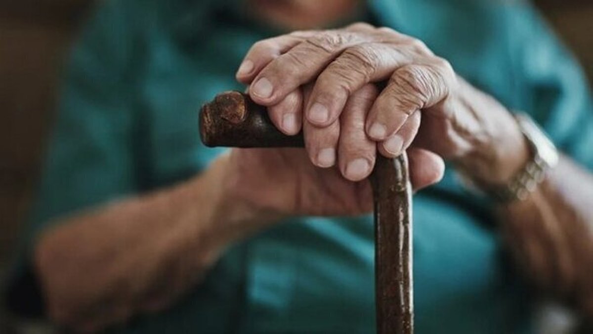 ساختار جمعیتی ایران به سمت سالخوردگی می‌رود