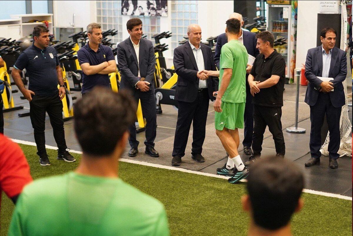 تاج به صورت سرزده به اردوی تیم ملی رفت