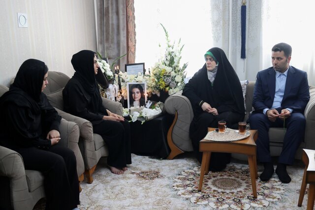 زهرا پزشکیان در منزل الهه حسین‌نژاد