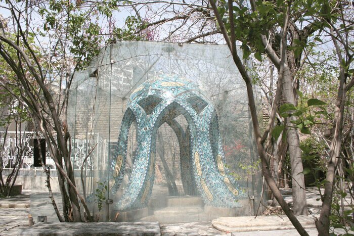 آرامگاه رهی معیری در گورستان ظهیرالدوله