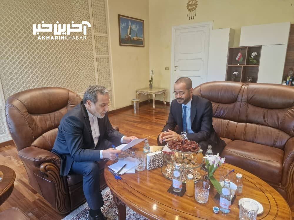 عکس/ گفت‌وگوی دوجانبه عراقچی و بوسعیدی در رم