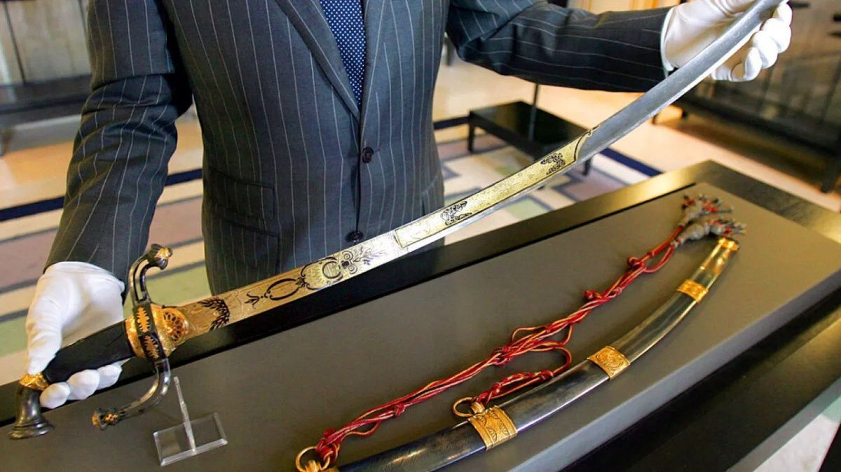 حراج شمشیر ناپلئون در پاریس