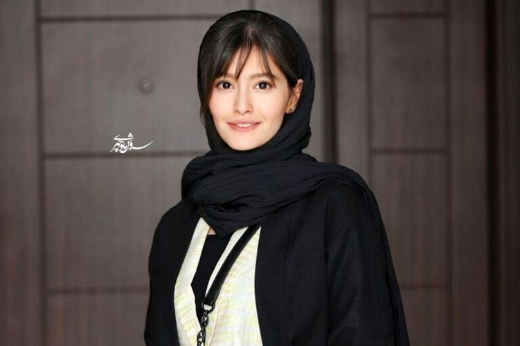 پردیس احمدیه با لباس مشکی پردیس احمدیه با لباس مشکی