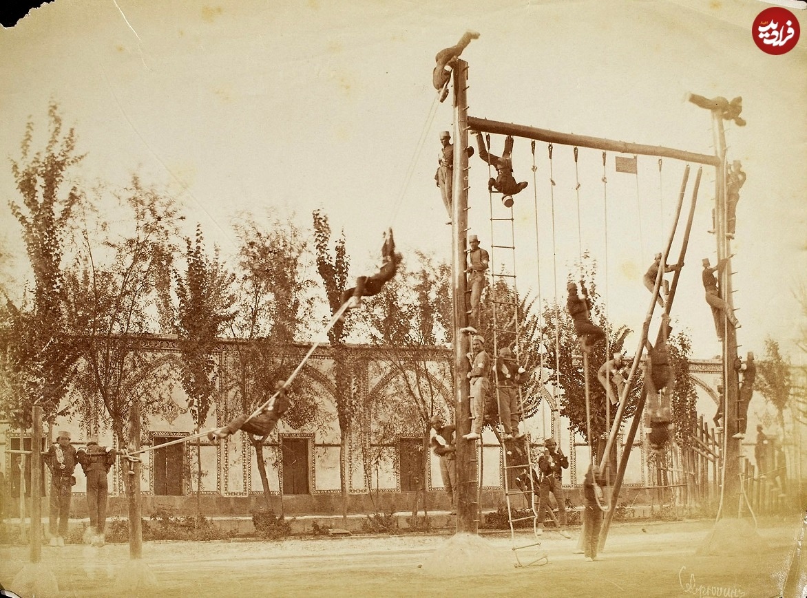 مانور نظامی بیابان‌های اطراف اصفهان