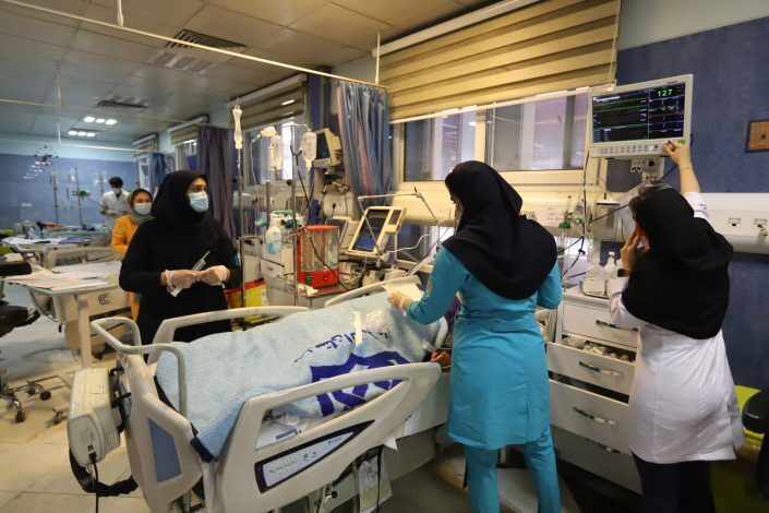 خدمت شبانه روزی پرستاران خدمت شبانه روزی پرستاران