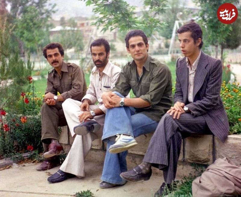 حسن باقری حدود ۵۵ سال پیش در کنار دوستانش