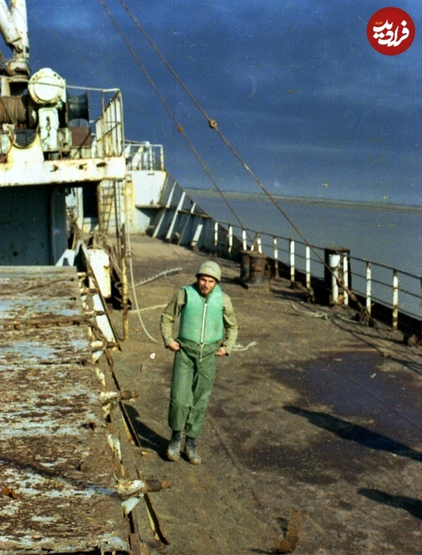 محمدباقر قالیباف با جلیقه و لباس نظامی