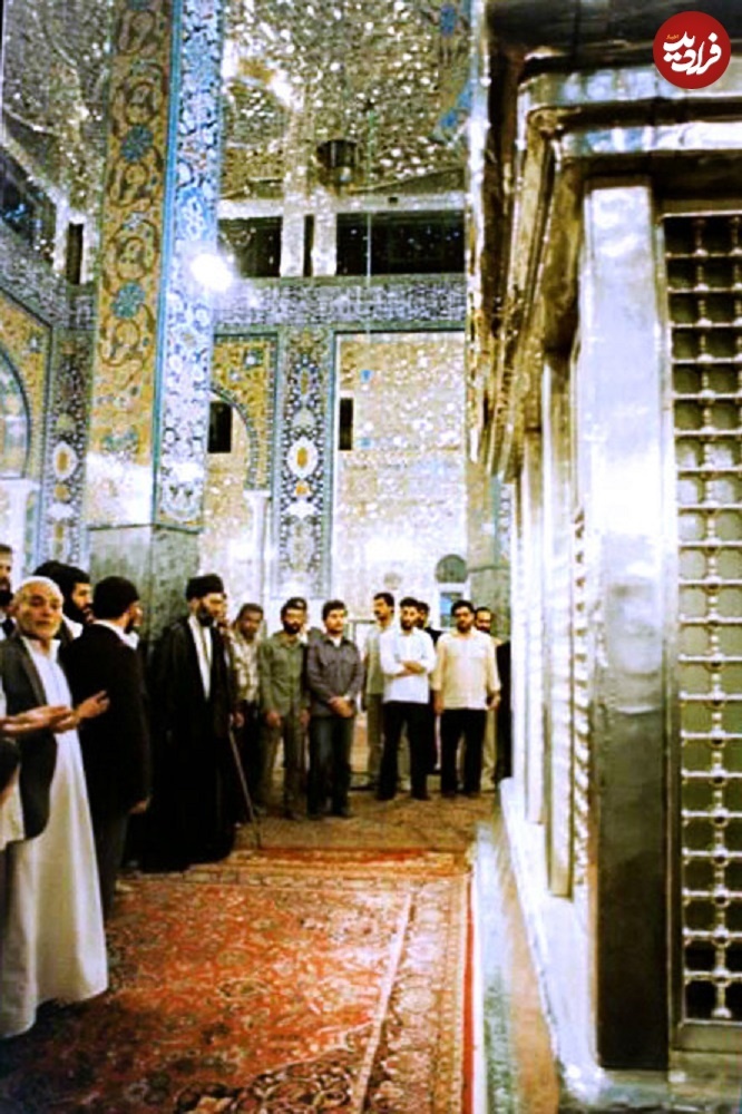 رهبری انقلاب در کنار حرم حضرت زینب در دمشق