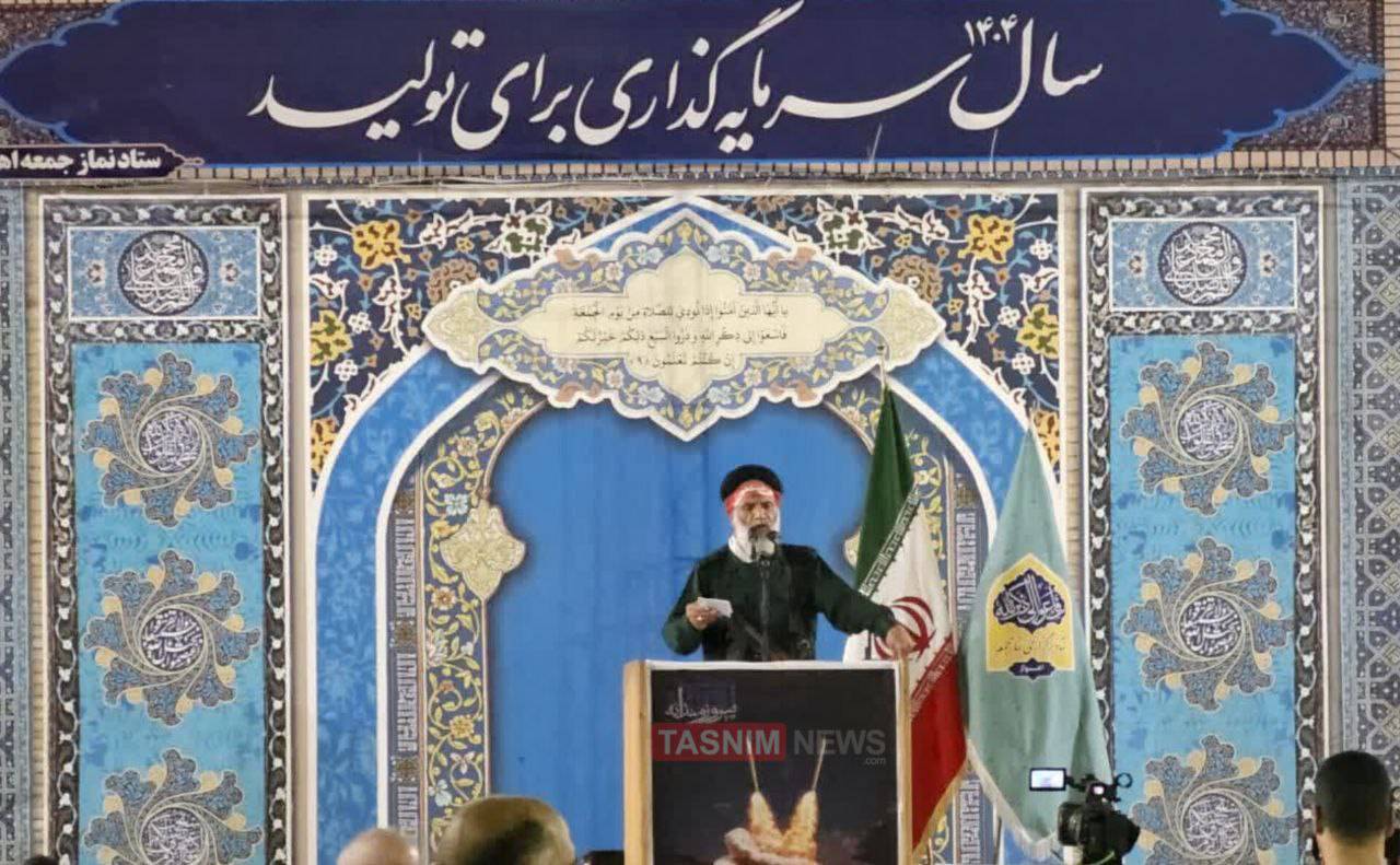 دو امام‌جمعه با لباس نظامی