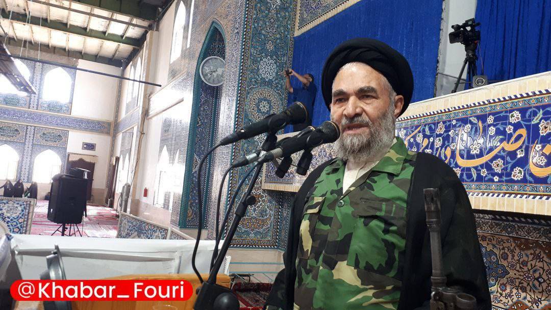حضور امام‌جمعه با لباس نظامی