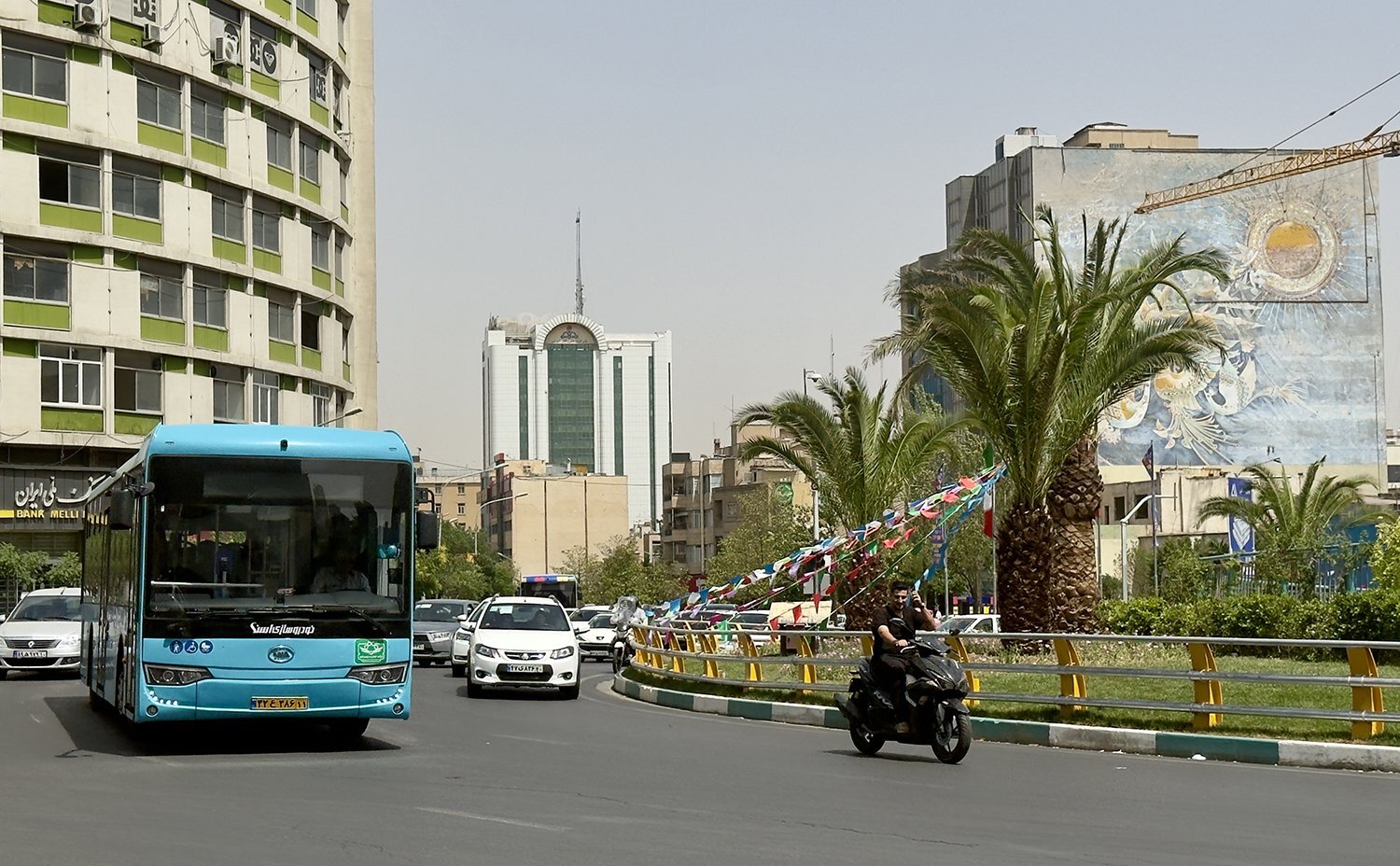 نخل دور میدان ولیعصر نخل دور میدان ولیعصر