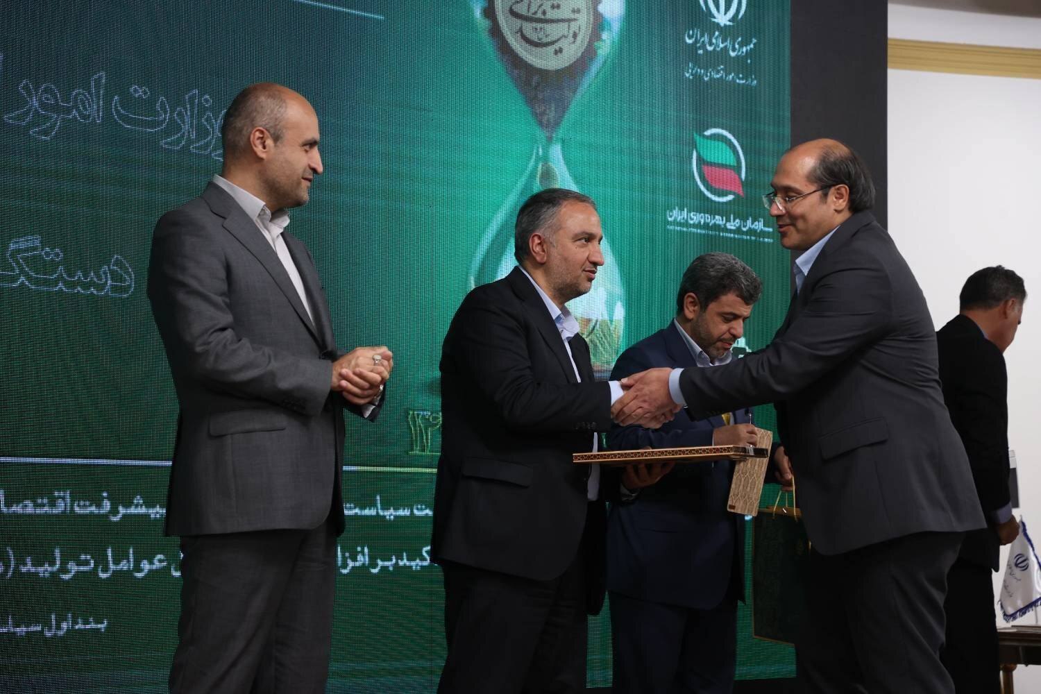 بیمه ایران رتبه نخست بهره وری در سازمان‌های دولتی را کسب کرد