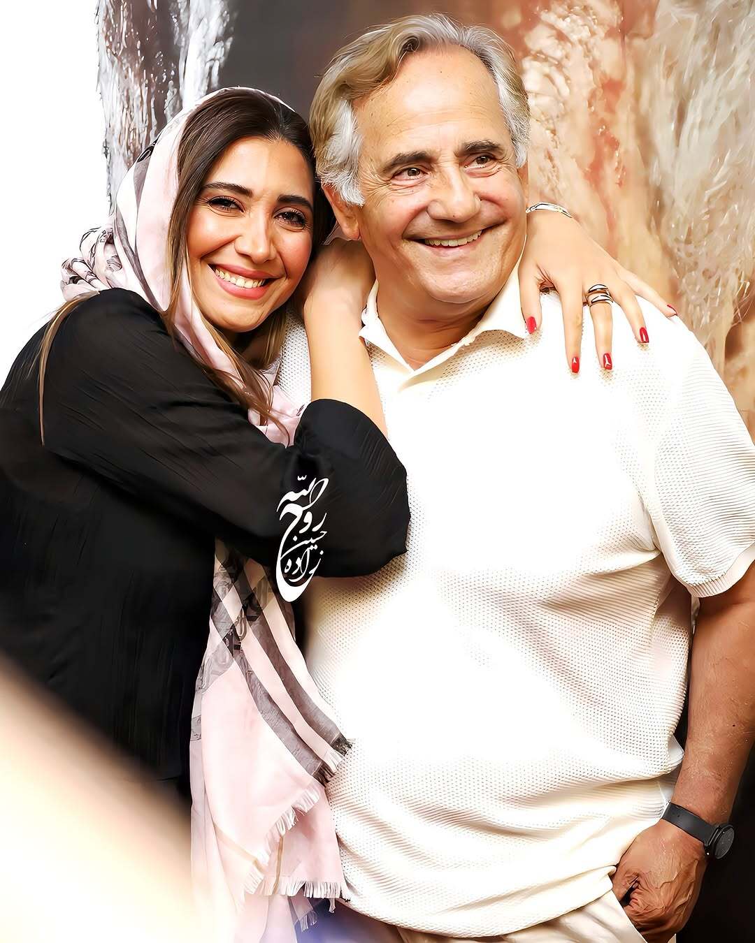 نیکی مظفری در آغوش پدرش