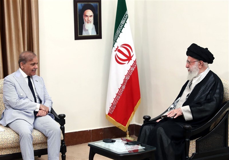 تأکید رهبر انقلاب بر اقدام مؤثر برای توقف جنایات غزه رهبر انقلاب خواستار اقدام فوری برای نجات غزه شد