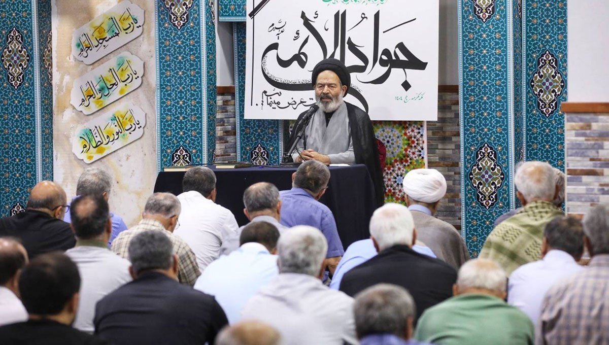 سرپرست حجاج ایرانی در جمع زائران ایرانی سرپرست حجاج ایرانی در جمع زائران ایرانی