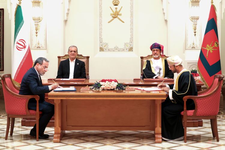 مسعود پزشکیان در عمان