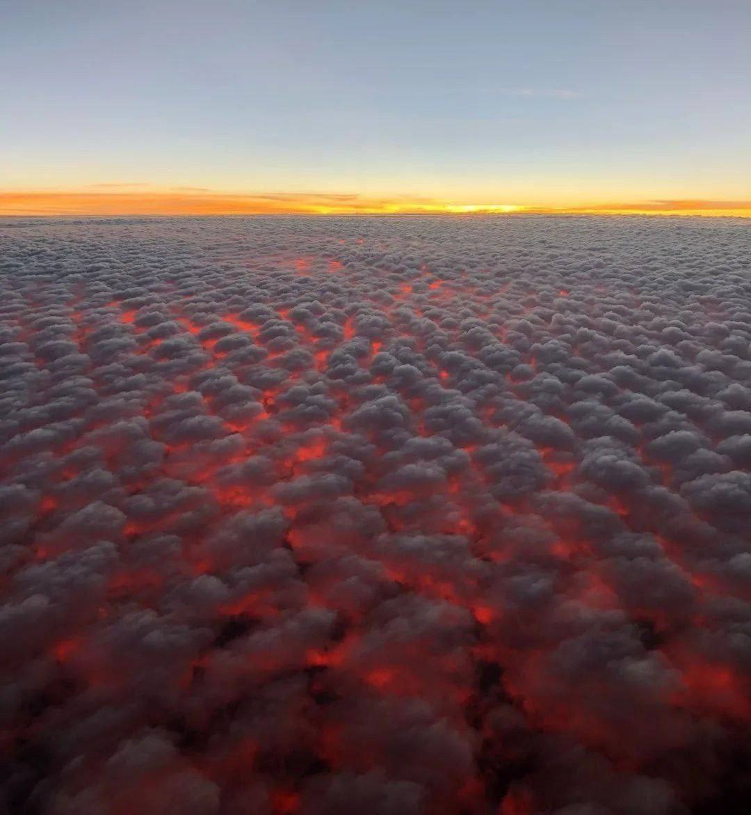 غروب آفتاب از بالای ابرها