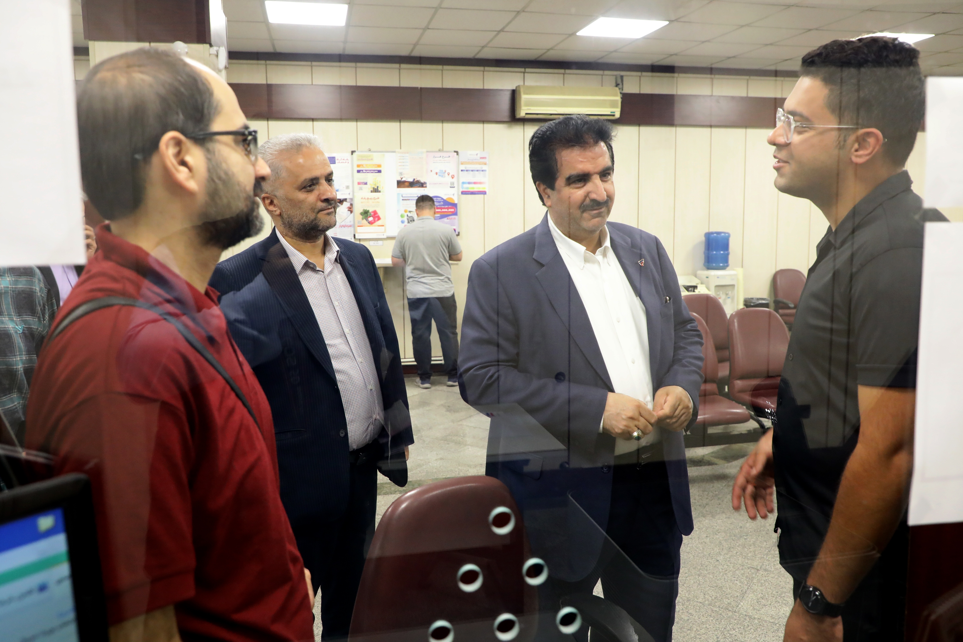 بازدید مدیرعامل بانک رفاه کارگران از شعب این بانک در شهر تهران