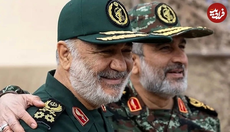 سردار حاجی‌زاده و سلامی در کنار هم با لباس نظامی