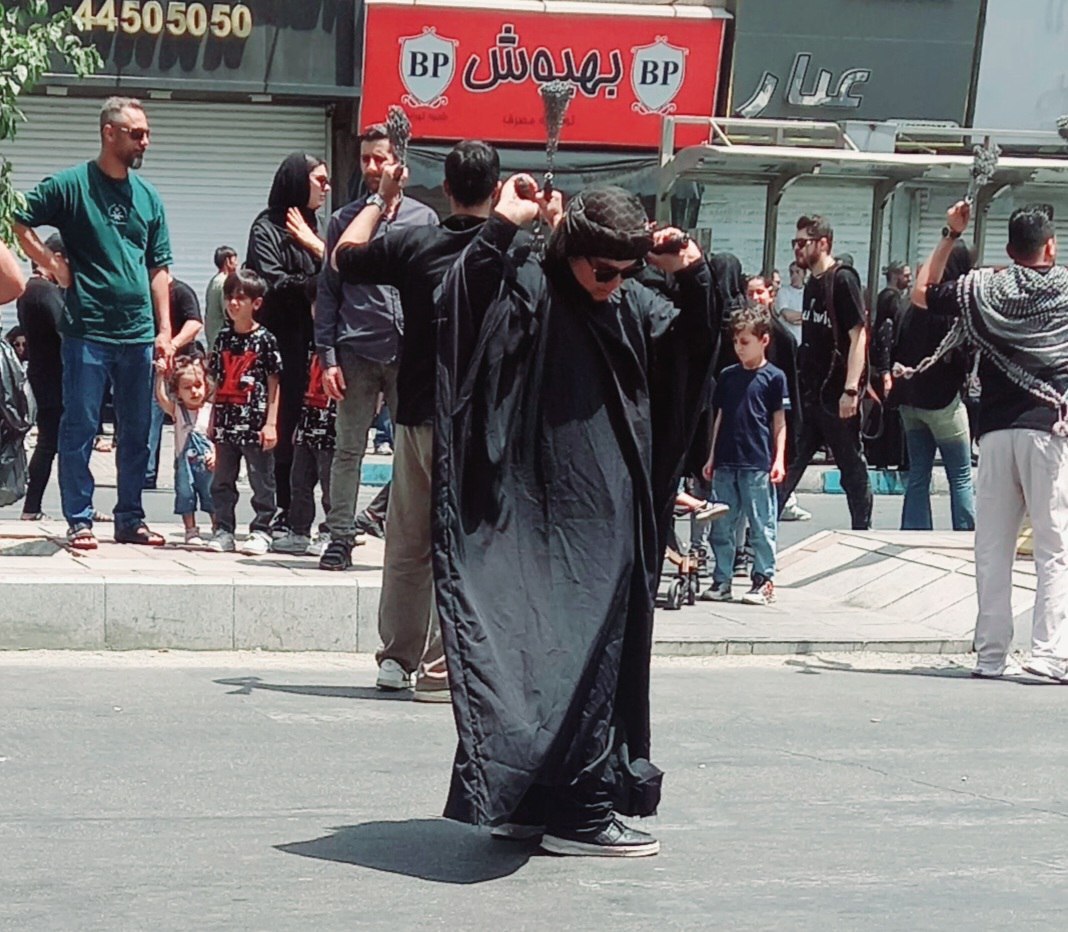 دختران در دسته‌های زنجیرزنی