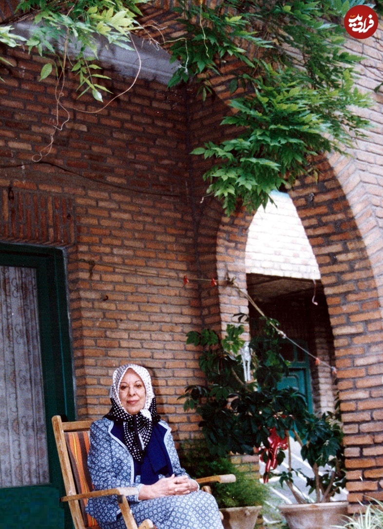 سیمین دانشور با پوشش خاص