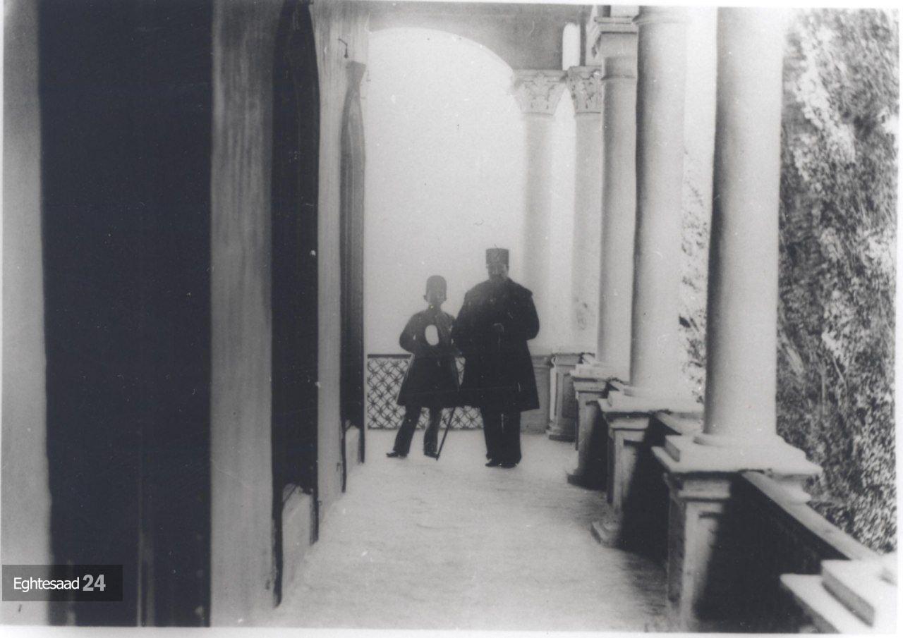 ظاهر متفاوت ناصرالدین شاه و عزیز سلطان