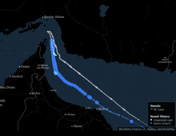 فرار دو نفتکش