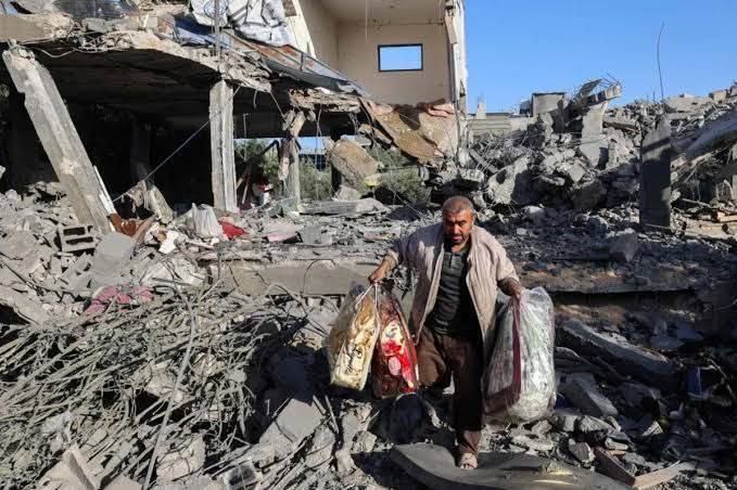 نمایی از تل آویو بعد از برخورد موشک‌های ایرانی