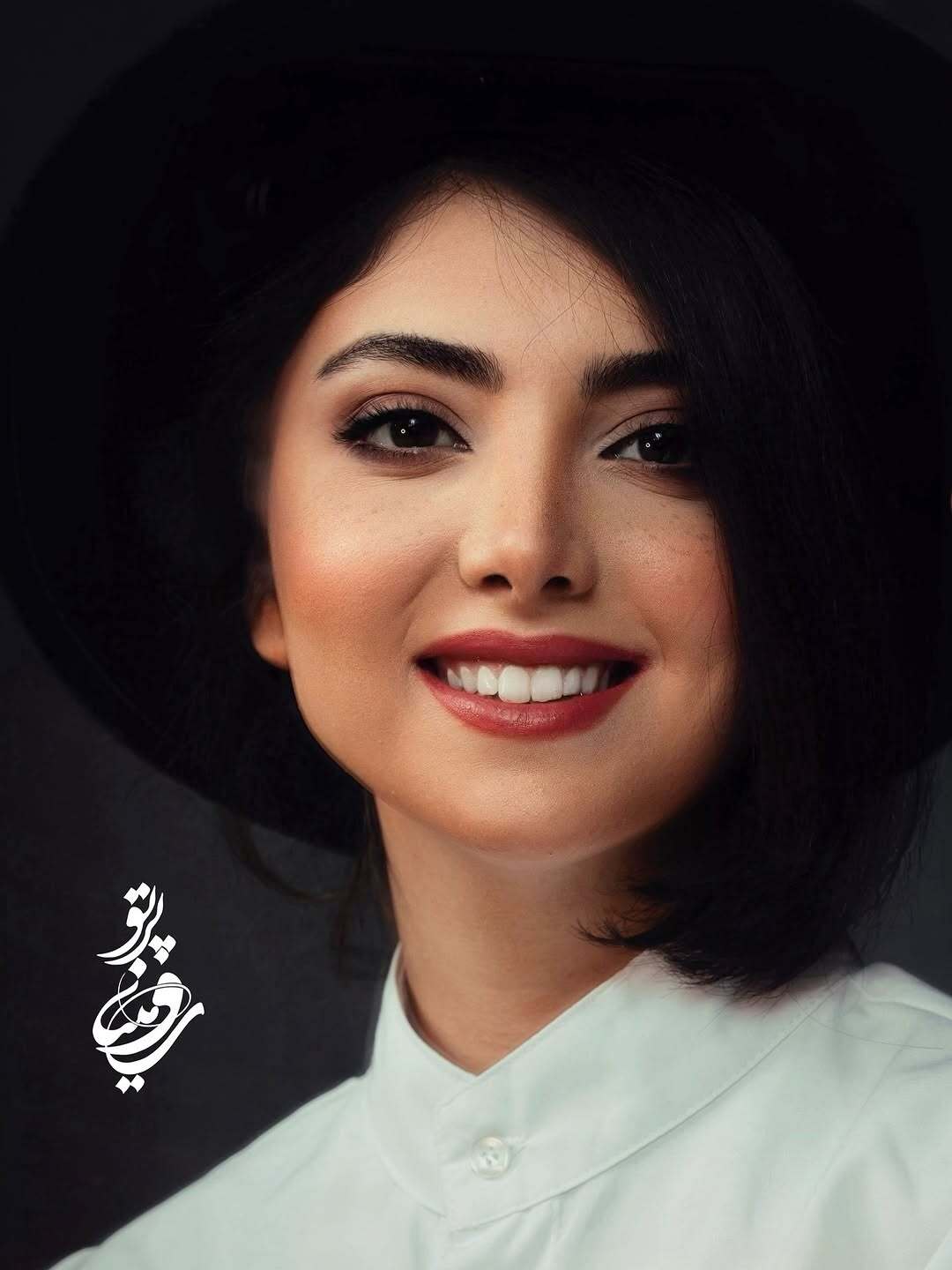 زیبا کرمعلی با کلاه و لبخند خاص