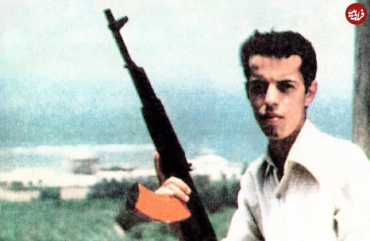 حسن باقری با تفنگ