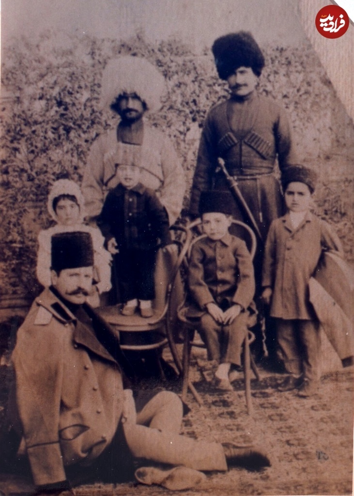 اولین فرمانده ارتش مدرن ایران در کنار پدرش