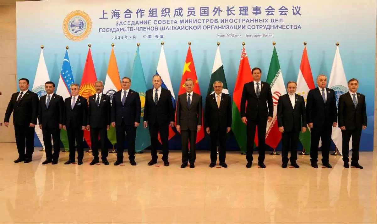 عراقچی و وزرای خارجه شرکت‌کننده در اجلاس شانگهای