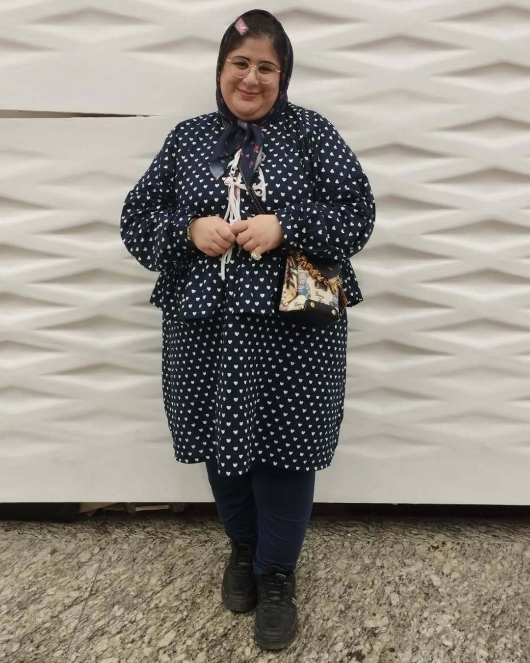 نگین صفری‌جم با اکسسوری های رنگارنگ