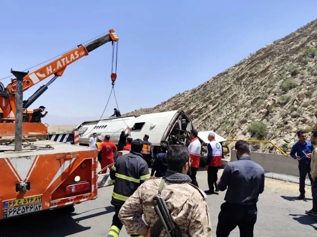 واژگونی اتوبوس در فارس جان ۲۲ تن را گرفت