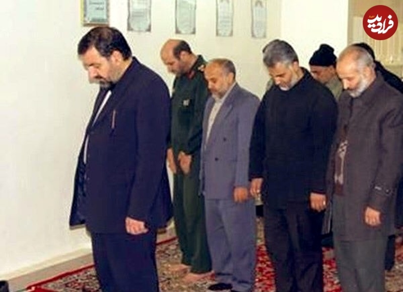 نماز خواندن حاج قاسم سلیمانی