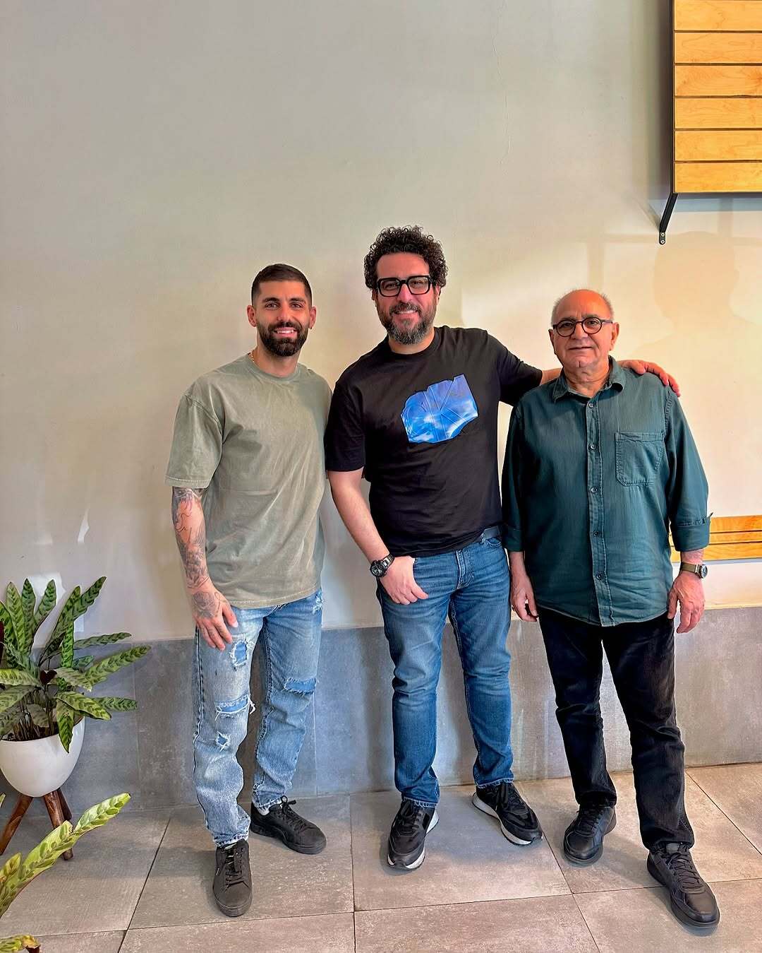 بازیگران هم‌گناه در یک رستوران