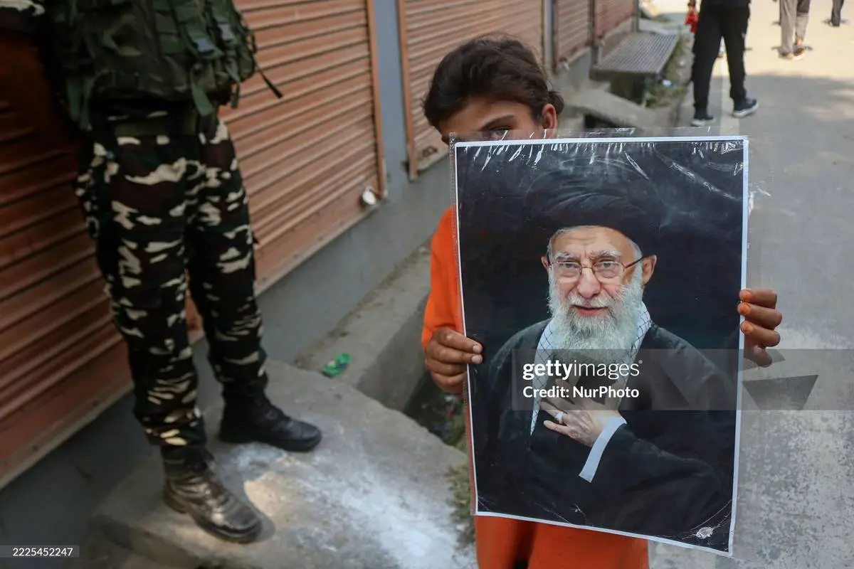 فروش تصاویر رهبر انقلاب