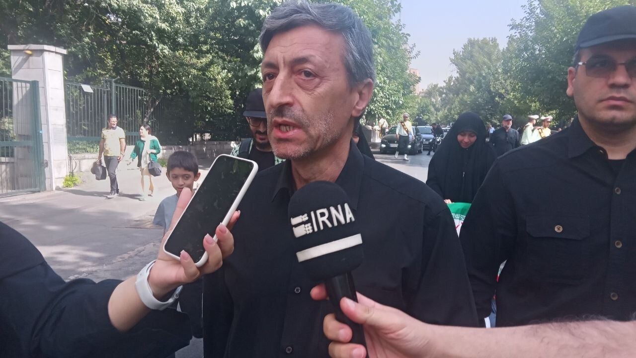 بدرقه شهدای اقتدار در قلب تهران / گزارشی از متن و حاشیه و حضور شخصیت‌ها و فعالین سیاسی و مدنی در مراسم تشییع شهدای حمله اسرائیل به ایران + فیلم و عکس