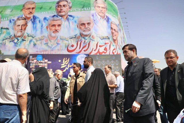 بدرقه شهدای اقتدار در قلب تهران / گزارشی از متن و حاشیه و حضور شخصیت‌ها و فعالین سیاسی و مدنی در مراسم تشییع شهدای حمله اسرائیل به ایران + فیلم و عکس