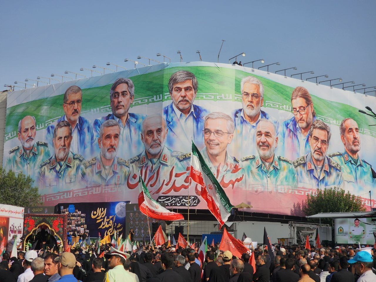 بدرقه شهدای اقتدار در قلب تهران / گزارشی از متن و حاشیه و حضور شخصیت‌ها و فعالین سیاسی و مدنی در مراسم تشییع شهدای حمله اسرائیل به ایران + فیلم و عکس