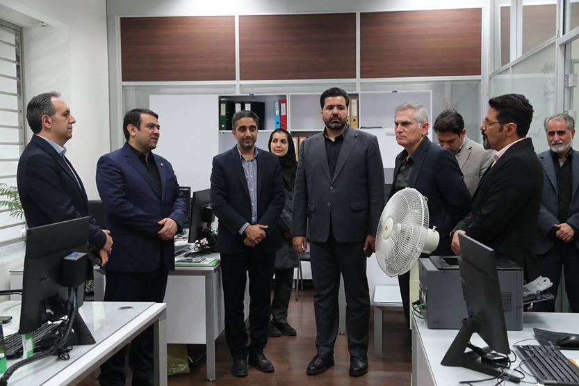 تاکید مدیرعامل بانک ملی ایران بر ضرورت توجه به نیاز مشتریان و استمرار خدمات تاکید مدیرعامل بانک ملی ایران بر ضرورت توجه به نیاز مشتریان و استمرار خدمات