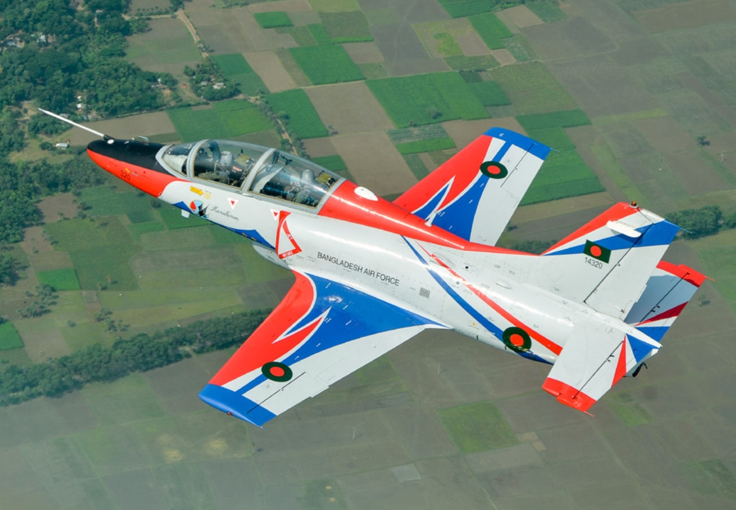 Nanchang K-۸؛ جت آموزشی و رزمی چین Nanchang K-۸؛ جت آموزشی و رزمی چین