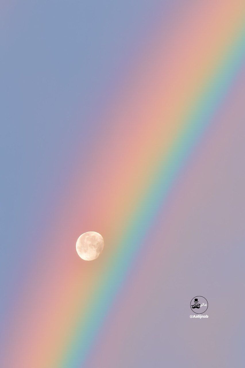 ماه و رنگین کمان در آسمان استرالیا