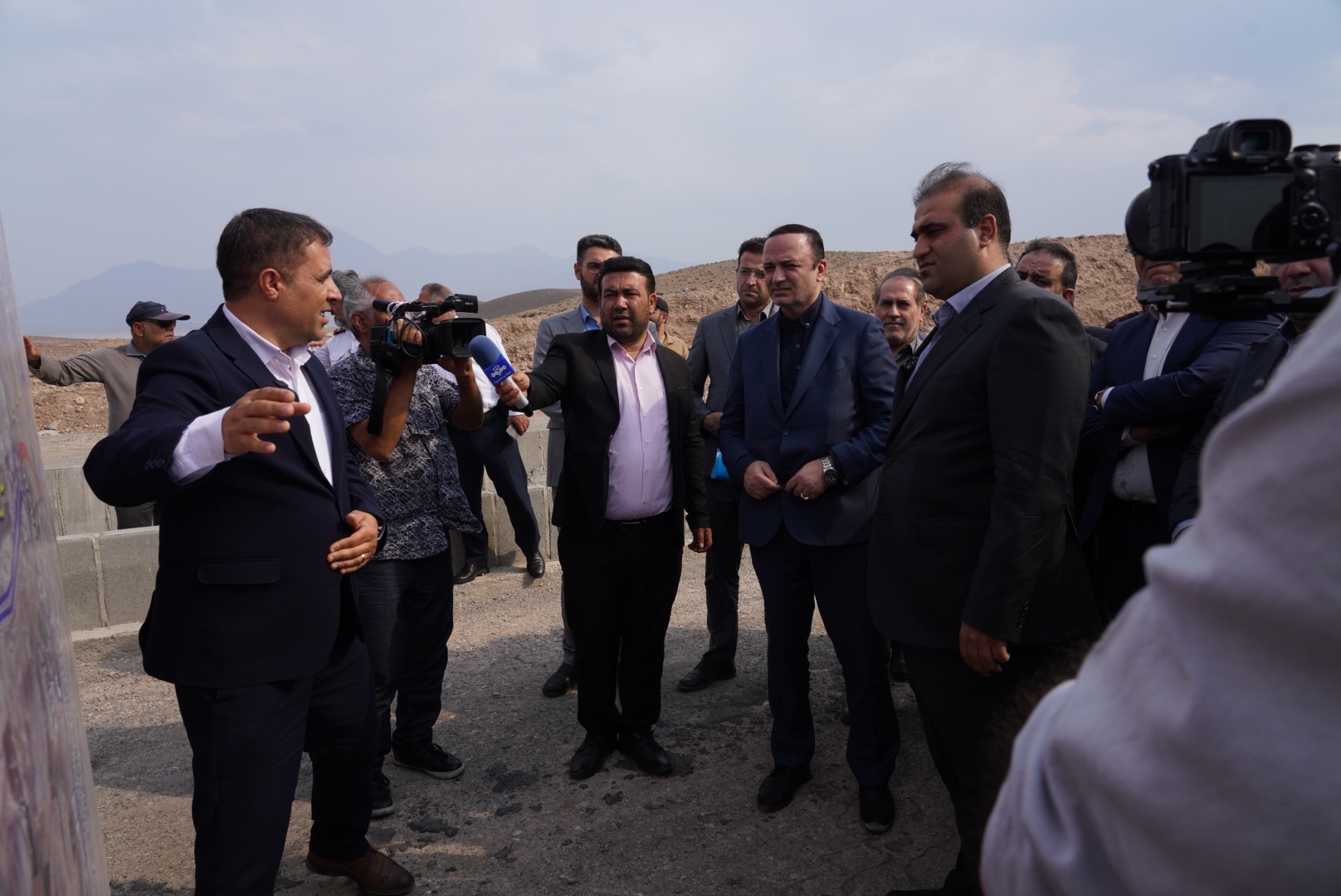 بازدید دبیر شورایعالی مناطق آزاد کشور از عملیات احداث جاده اوراسیا